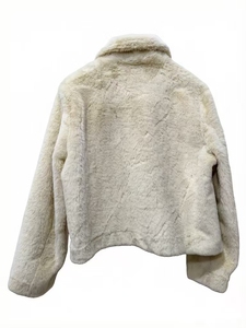Giacca Corta in Finta Pelliccia Bianca |   Colletto Rovesciato |   Ganci Nascosti per Pelliccia |   Fodera in Camoscio |   Intrecciato |   Vendita all'ingrosso - Product Image 4