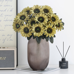 Bouquet de fleurs artificielles tournesol à 9 têtes Mohua, en plastique et soie, haute simulation, pour la décoration de la maison, du salon et de la table à manger - Product Image 2