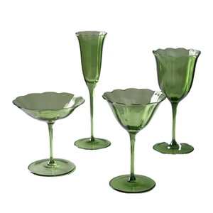 <span class=keywords><strong>Verre</strong></span> à cocktail sur <span class=keywords><strong>pied</strong></span> haut en <span class=keywords><strong>verre</strong></span> <span class=keywords><strong>vert</strong></span> floral vintage personnalisé en gros - Product Image 1