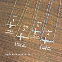 Collar de una Sola Capa de Acero Inoxidable Impermeable y Resistente al Deslustre con Cruz Chapada en Oro Real y Adornado con Circonita Cúbica de 18K