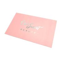 Boîte d'expédition pour foulard de luxe haut de gamme personnalisée avec matériaux recyclés, pelliculage mat et gaufrage