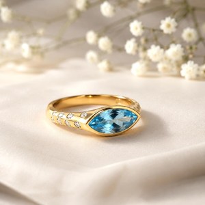 Anillo de Topacio Azul Tallado Marquise Hecho a Mano de Primera Calidad para Mujer, Joyería de Cristal Natural con Engaste de Oro, Estilo Moderno y Minimalista - Product Image 1
