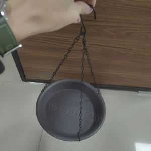 Mangeoire à oiseaux automatique et portable pour l'extérieur Plateau à graines suspendu en fer durable Bain-marie Plateau simple Distributeur de nourriture pour oiseaux sauvages - Product Image 6