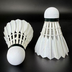 Volant de badminton professionnel SNOWPEAK T2 en plumes d'oie de quatrième qualité, durable, haute performance, avec logo personnalisé et faible MOQ - Product Image 4