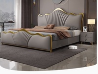 Neue Designs Luxuriöses Kingsize-Bett aus Leder mit Goldrahmen aus Edelstahl, Hohes Doppelbett mit Gepolstertem Lederkopfteil