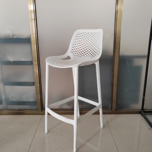 Mobilier de maison Salle à manger pour café <span class=keywords><strong>Chaise</strong></span> de <span class=keywords><strong>bar</strong></span> haute évidée moderne à hauteur de comptoir pour comptoir d'extérieur Tabouret de <span class=keywords><strong>bar</strong></span> en plastique noir - Product Image 5
