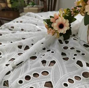 Chinese Textielfabriek Nieuwe Design Mode Chiffon Stof Onregelmatig Geometrisch Patroon Kant Laser Uitgehold Borduurstof