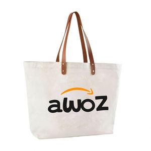 Sac fourre-tout personnalisé en toile de coton avec poignées en cuir, bandoulière unique et poche zippée, idéal pour les cadeaux et les sorties. - Product Image 1