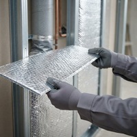 Rouleaux de film aluminium double face écologiques et modernes, laminés à bulles, avec isolation thermique R4.0 pour les sols et les toitures des bâtiments