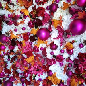 Toile de fond murale en tissu de soie avec des fleurs et des baies de Noël simples pour les événements, les baby showers, les fêtes, la décoration de la maison - Product Image 3