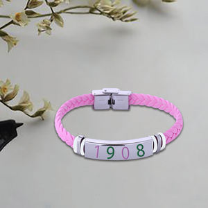 Acero inoxidable y cuero Fabricación Sorority Alpha Diseño inspirado Tono rosa y verde Año de Fundación 1908 Pretty Girl Bangle - Product Image 3