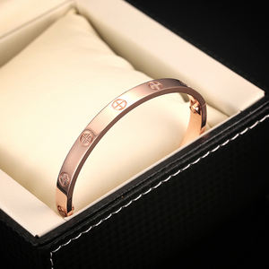 Bracciali di Lusso in Acciaio Inossidabile Oro Rosa con Finitura Lucida Pronti per la Spedizione, Gioielli per Donne, <span class=keywords><strong>Bracciale</strong></span> a Vite, Regalo per la <span class=keywords><strong>Festa</strong></span> <span class=keywords><strong>della</strong></span> <span class=keywords><strong>Mamma</strong></span> - Product Image 4