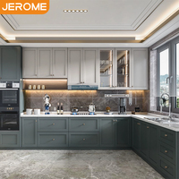 Ensemble de meubles de cuisine modulaires en forme de L, style Shaker, bicolore vert et gris, avec plan de travail en marbre artificiel