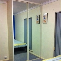 Meubles de chambre à coucher au meilleur prix, porte de placard avec miroir, armoire sur mesure avec porte coulissante encadrée