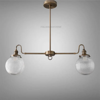 Lustre linéaire moderne en laiton à 2 lumières avec abat-jour en verre côtelé, suspension italienne de style mid-century pour salle à manger et cuisine