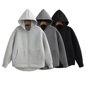 เสื้อแจ็คเก็ตฮู้ดซิปผู้หญิง OEM สำหรับฤดูใบไม้ร่วง/ฤดูหนาว ผ้าเนื้อเดียว เป็นมิตรกับสิ่งแวดล้อม ทรงหลวม สไตล์ไฮสตรีท น้ำหนัก 360 กรัม พร้อมโลโก้แบบรีดร้อน - Product Image 1