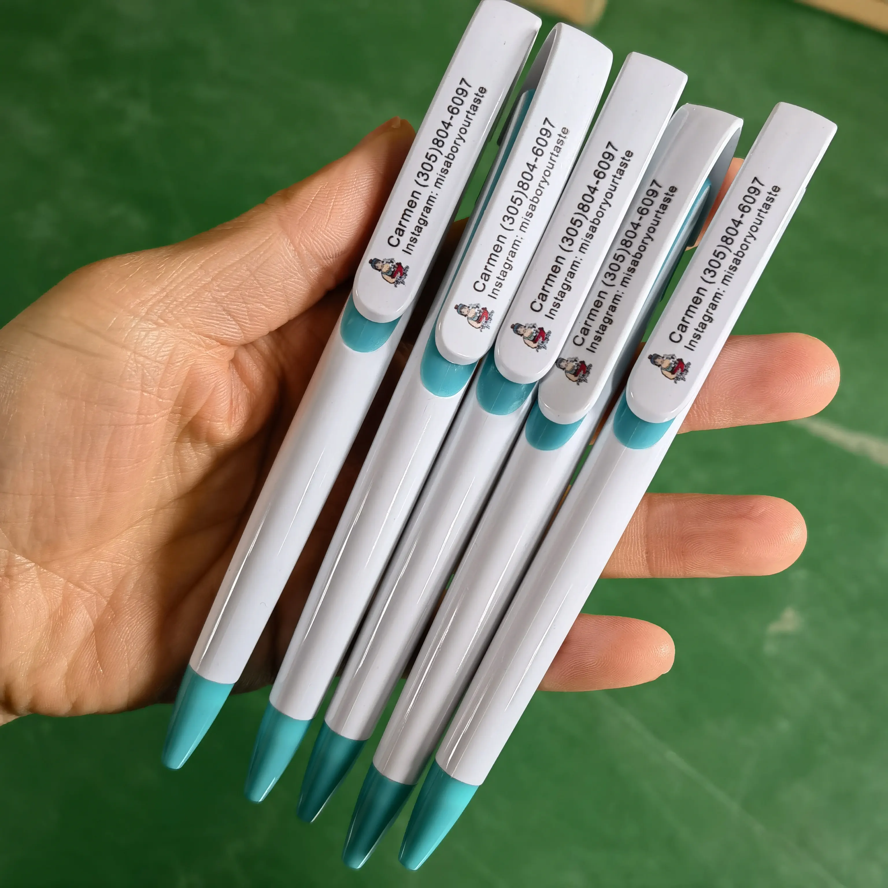 مخصص الترويجية وصفت أقلام بلاستيكية التسامي فارغة الأبيض الإبرة قلم كامل لون شعار الطباعة الأشعة فوق البنفسجية القلم