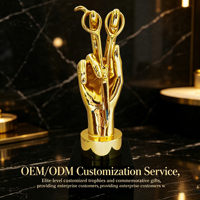 Trophée Ciseaux de Coiffure de Luxe Sur Mesure - Récompense de Salon Artisanale en Or avec Base en Cristal Noir Premium