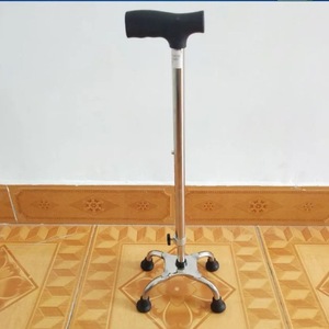 ไม้เท้าสี่ขาแบบพิเศษ ฐานเหล็กกันลื่น สำหรับผู้สูงอายุ - Product Image 1