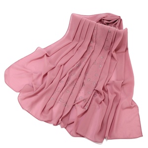 Hiyab de Gasa con Perlas, Turbante Musulmán de Verano al por Mayor, Diseño Estampado de Lujo, Jersey Premium con Gorro Interior a Juego - Product Image 1