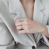 2025 à la mode 925 bague ouverte en argent Sterling avec Double bande épingle de sûreté conception minimaliste Structure géométrique bijoux pour les femmes