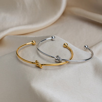 Bracelet ouvert minimaliste en forme de cœur noué en acier inoxydable plaqué or 18 carats pour femme, bijoux de fête