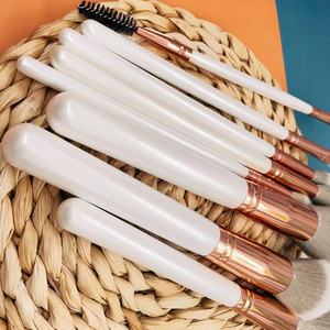 ชุดแปรงแต่งหน้า 8 ชิ้น ด้ามไม้สีขาว หัวแปรงอะลูมิเนียม ขนแปรงสังเคราะห์ รับทำโลโก้ แปรงแต่งหน้าสำหรับผู้หญิงมืออาชีพ - Product Image 6