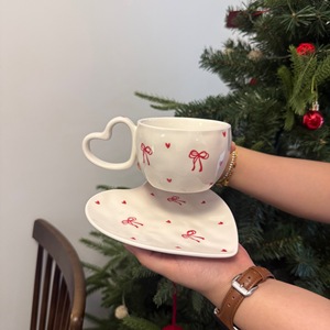 Tasses à café en céramique et porcelaine faites à la main et assiettes en forme de cœur, ensemble de tasses à thé réutilisables, compatibles lave-vaisselle, style café - Product Image 4