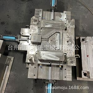 Moule de moulage par injection semi-fixe multi-cavités 718H pour poignées, leviers et poignettes en plastique pour articles de nécessité quotidienne - Product Image 1