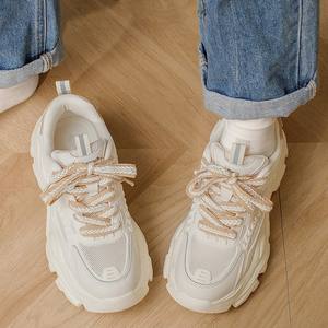 Venta al por mayor de fábrica: Zapatillas deportivas casuales de mujer con suela gruesa, transpirables, cómodas, de malla, estilo nuevo 2026, modernas y a la moda. - Product Image 4