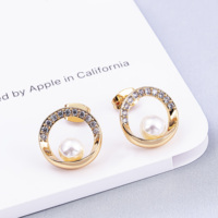 Boucles d'oreilles clous élégantes CM YIM Fashion Jewelry en plaqué or 18 carats avec perles d'imitation et zircons, pour femme, vente en gros