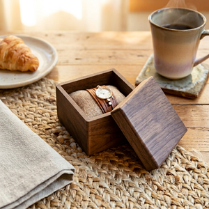 Boîte en bois de noyer poli personnalisée avec gravure au laser artisanale pour coffret de montres haut de gamme - Product Image 2