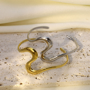 Pulsera de acero de titanio para mujer, diseño minimalista a la moda, joyería de otoño e invierno, accesorio ligero de lujo - Product Image 1