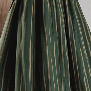 Jupe midi taille haute verte unie en polyester/coton à séchage rapide pour femme, design évasé avec empiècements, idéale pour la silhouette en forme de poire, collection automne - Product Image 4