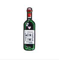 Nouvelles épingles personnalisées mignonnes en forme de verres à vin rouge pour couple, vente en gros, broche personnalisable avec logo vierge pour bouteille de vin, épinglette rigide en émail motif dessin animé