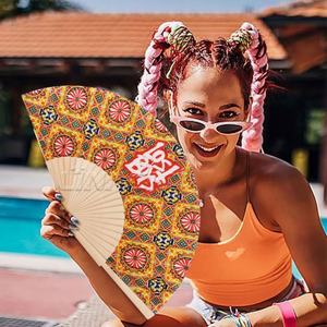 Abanico de mano plegable de tela de madera español personalizado a granel - Product Image 3