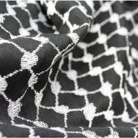 Jilbab Timur Tengah Motif Kotak-Kotak Jacquard Arafat Terlaris, Ikat Tunggal, Hitam dengan Lis Putih, Dubai Saudi