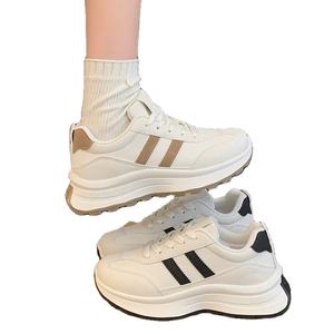 Baskets blanches pour femmes à semelle épaisse - Chaussures de sport confortables et élégantes pour un usage quotidien - Product Image 2