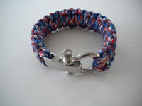 Bracelet durable, équipé d'un fermoir à pression, d'un design rotatif et d'une boucle en acier inoxydable, adapté aux activités de plein air.