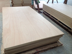 Contreplaqué Okoume 3mm 4mm 6mm 7mm 10mm Contreplaqué commercial en <span class=keywords><strong>bois</strong></span> Okoume massif - Product Image 5