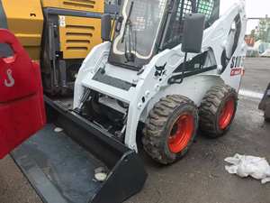 لودر صغير شعبي مستعمل من نوع بوبكات S450 S300 S160 رباعي الدفع مع دلو للبيع S300 - Product Image 2