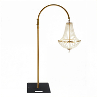 Support de lustre doré avec base noire, crochet de suspension incurvé robuste, perche télescopique pour lanterne de mariage et présentation de fête