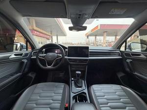<span class=keywords><strong>VW</strong></span> <span class=keywords><strong>Tiguan</strong></span> L <span class=keywords><strong>R</strong></span> Line Hybride SUV 2023 d'<span class=keywords><strong>occasion</strong></span>, très demandé, avec boîte automatique, sièges en cuir Acura, pneus R19, conduite à gauche - Product Image 3