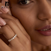 Vente en gros de bagues uniques et tendance en argent sterling 925, bijoux fins pour la Saint-Valentin, bagues en zircon en forme de cœur pour filles