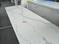 En gros surface solide en pierre artificielle de quartz de calacatta dalle prix
