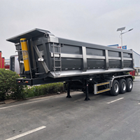 Semi-remorque benne arrière 3 essieux robuste avec vérin hydraulique pour le transport de déchets de construction et de marchandises