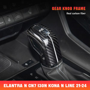 Shasha Cadre de pommeau de levier de vitesse en fibre de carbone, accessoires de décoration pour voiture <span class=keywords><strong>Hyundai</strong></span> ELANTRA <span class=keywords><strong>N</strong></span> CN7 I3ON <span class=keywords><strong>KONA</strong></span> <span class=keywords><strong>N</strong></span> <span class=keywords><strong>LINE</strong></span> 2021-2024 - Product Image 2