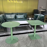 Meubles de patio extérieur Table basse carrée de jardin avec trou de parapluie Table à manger en aluminium pour restaurant Bistro et café