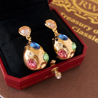 Vente en gros de nouvelles boucles d'oreilles pendantes colorées plaquées or pour femmes design hip pop à la mode