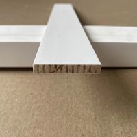 Planche de pin Radiata apprêtée blanche, prête à peindre pour la menuiserie intérieure et la finition du bois